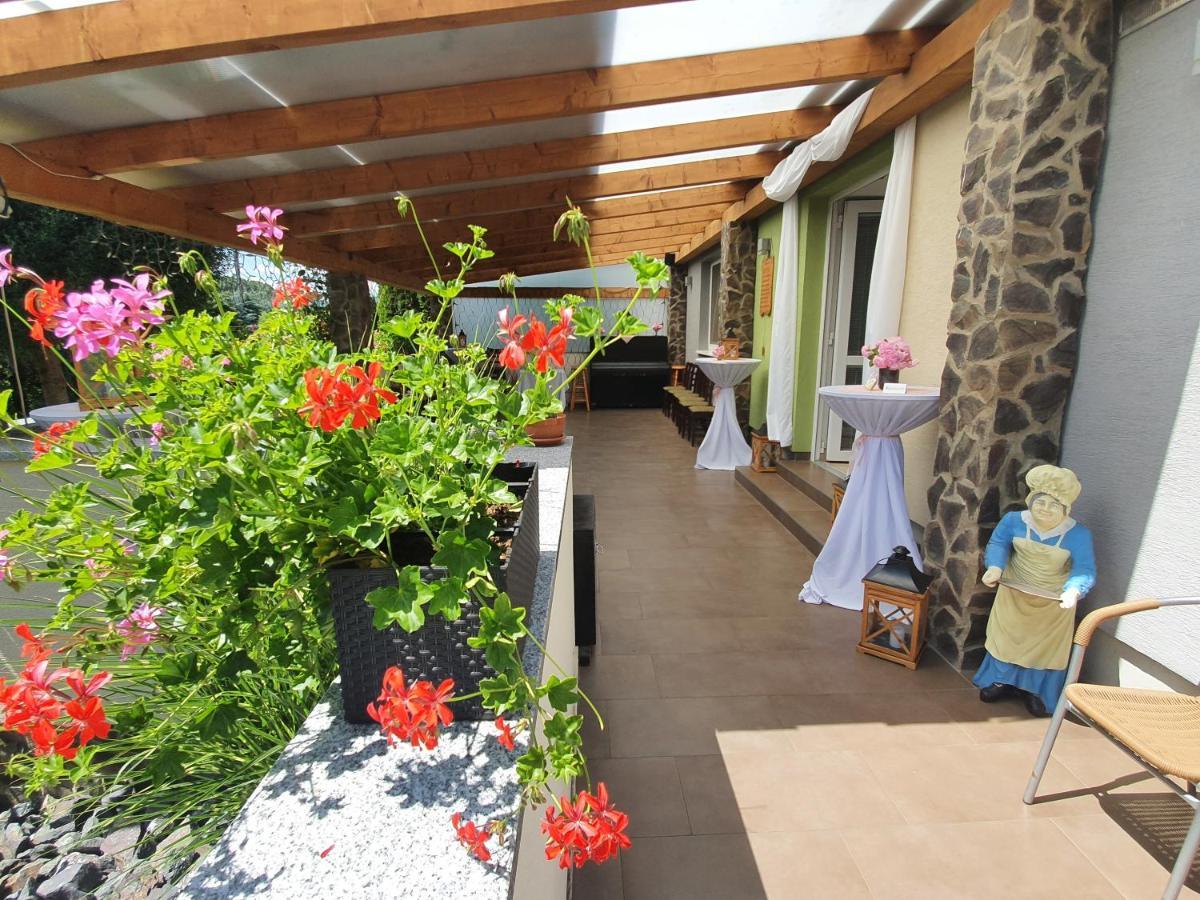 Agropenzion 7Divov Dolna Krupa Buitenkant foto