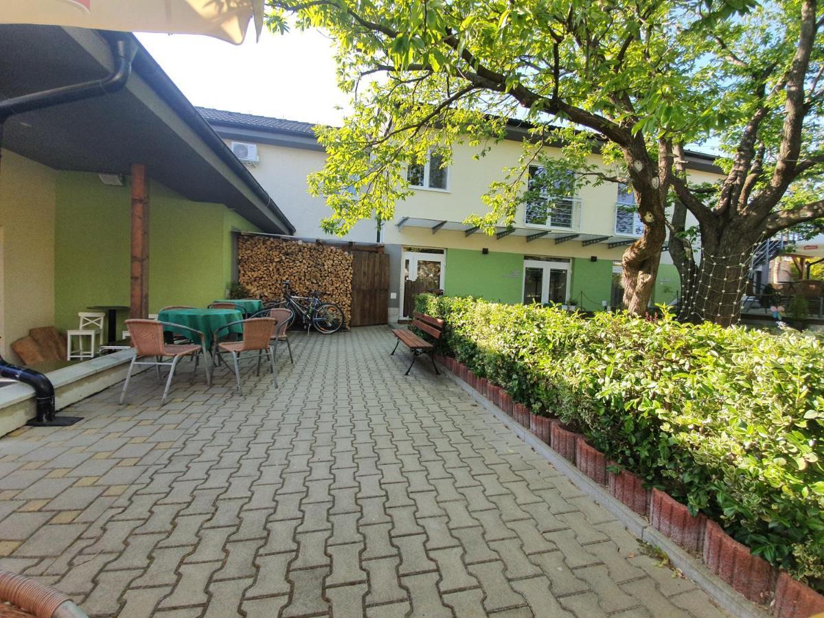 Agropenzion 7Divov Dolna Krupa Buitenkant foto