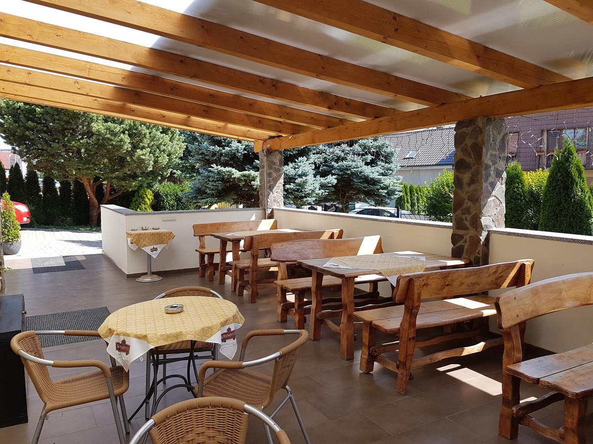 Agropenzion 7Divov Dolna Krupa Buitenkant foto