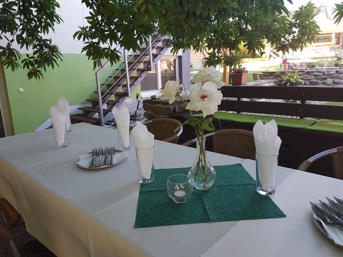 Agropenzion 7Divov Dolna Krupa Buitenkant foto