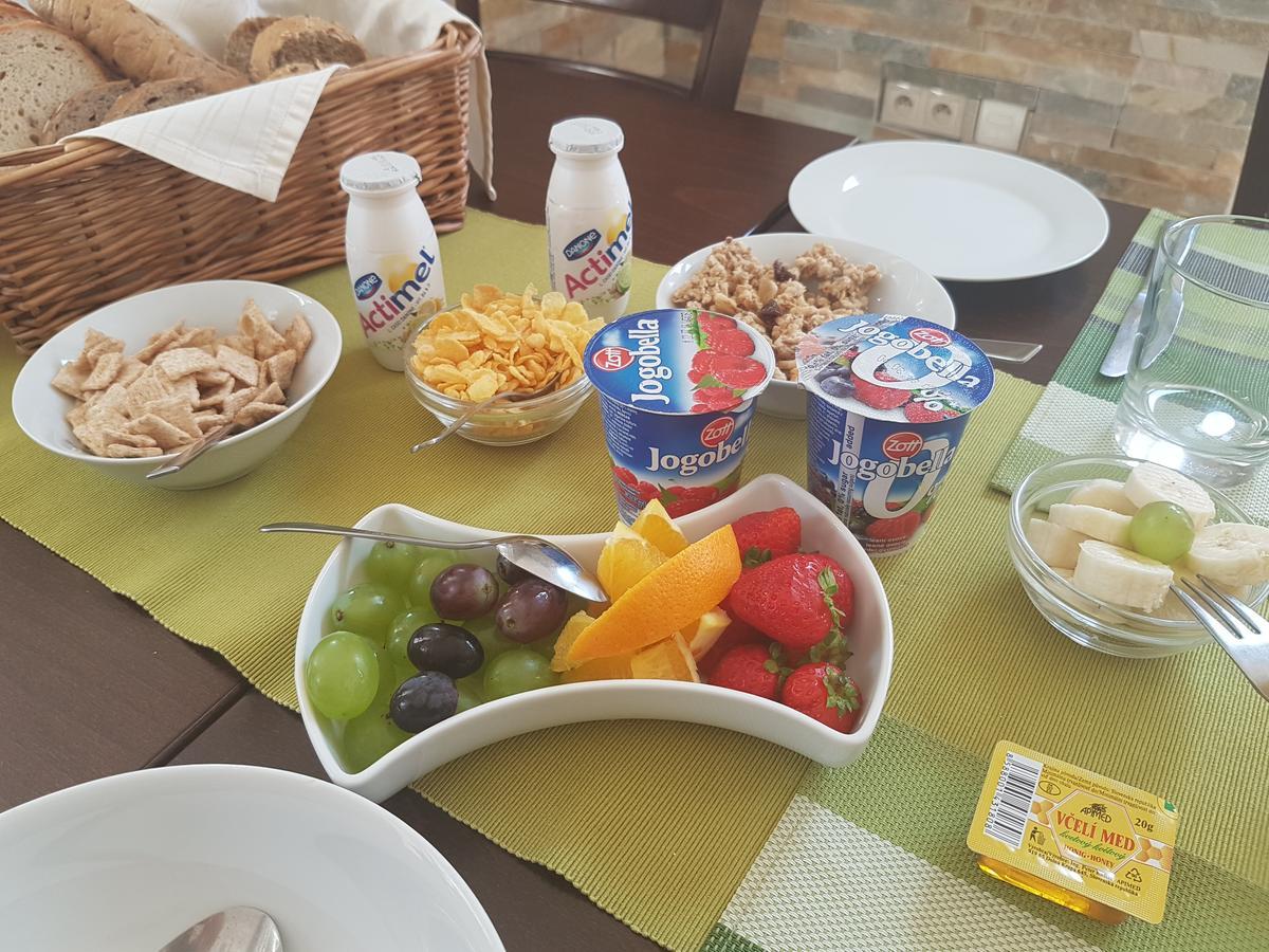 Agropenzion 7Divov Dolna Krupa Buitenkant foto