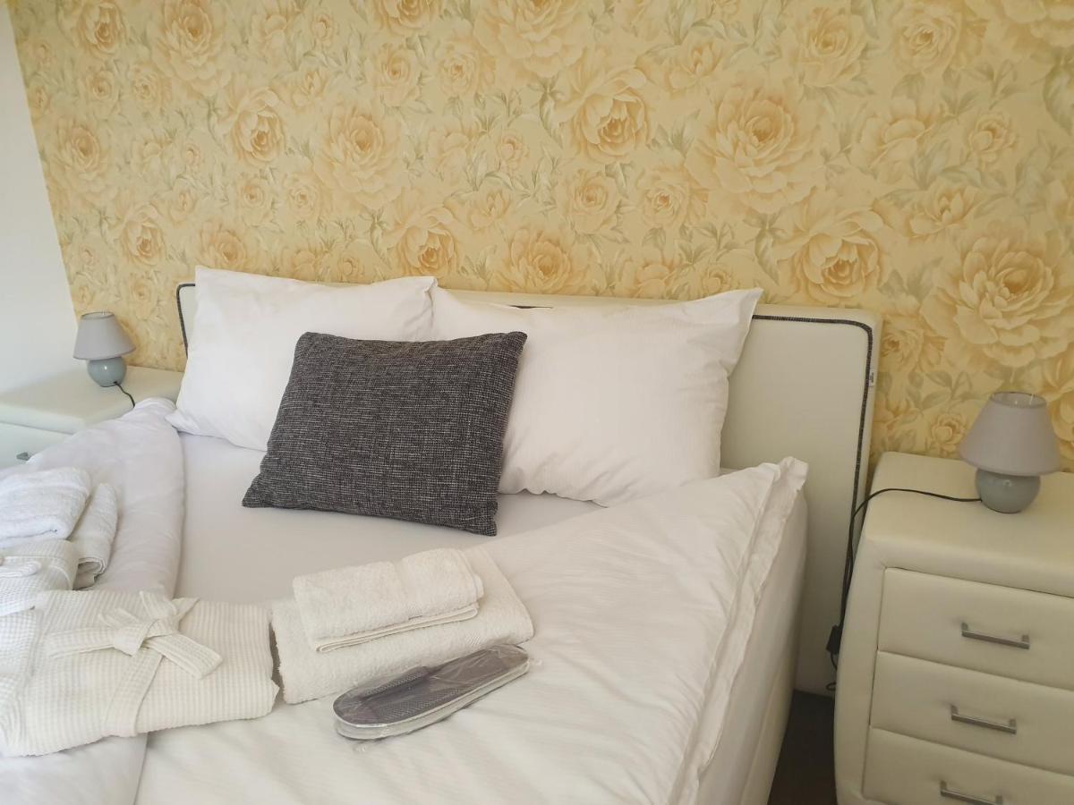 Agropenzion 7Divov Dolna Krupa Buitenkant foto
